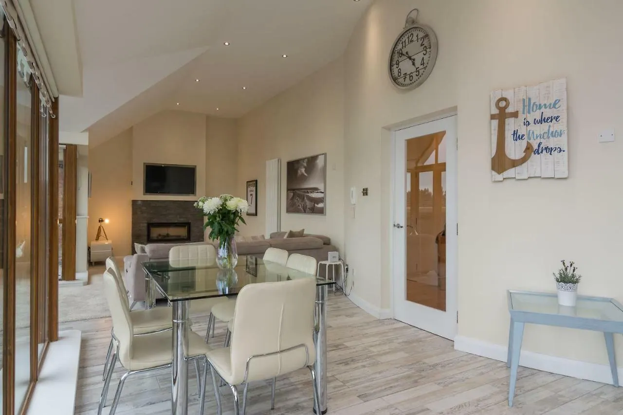 Penthouse, Park Royal Apartments, 841 Lisburn Road Belfast 0*,  Egyesült Királyság